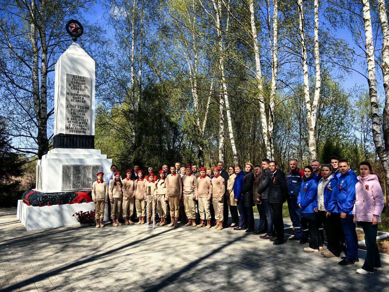 Калужские энергетики ПАО «Россети Центр и Приволжье» осветили частицей Вечного огня мемориал в Перемышльском районе.