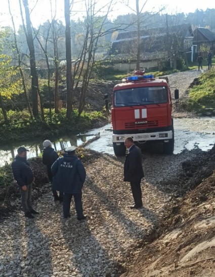 Ремонт переезда в деревне Голчань через реку Желовь.