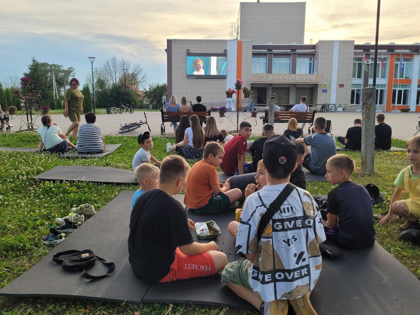 В Перемышле стартовал XI Фестиваль уличного кино.