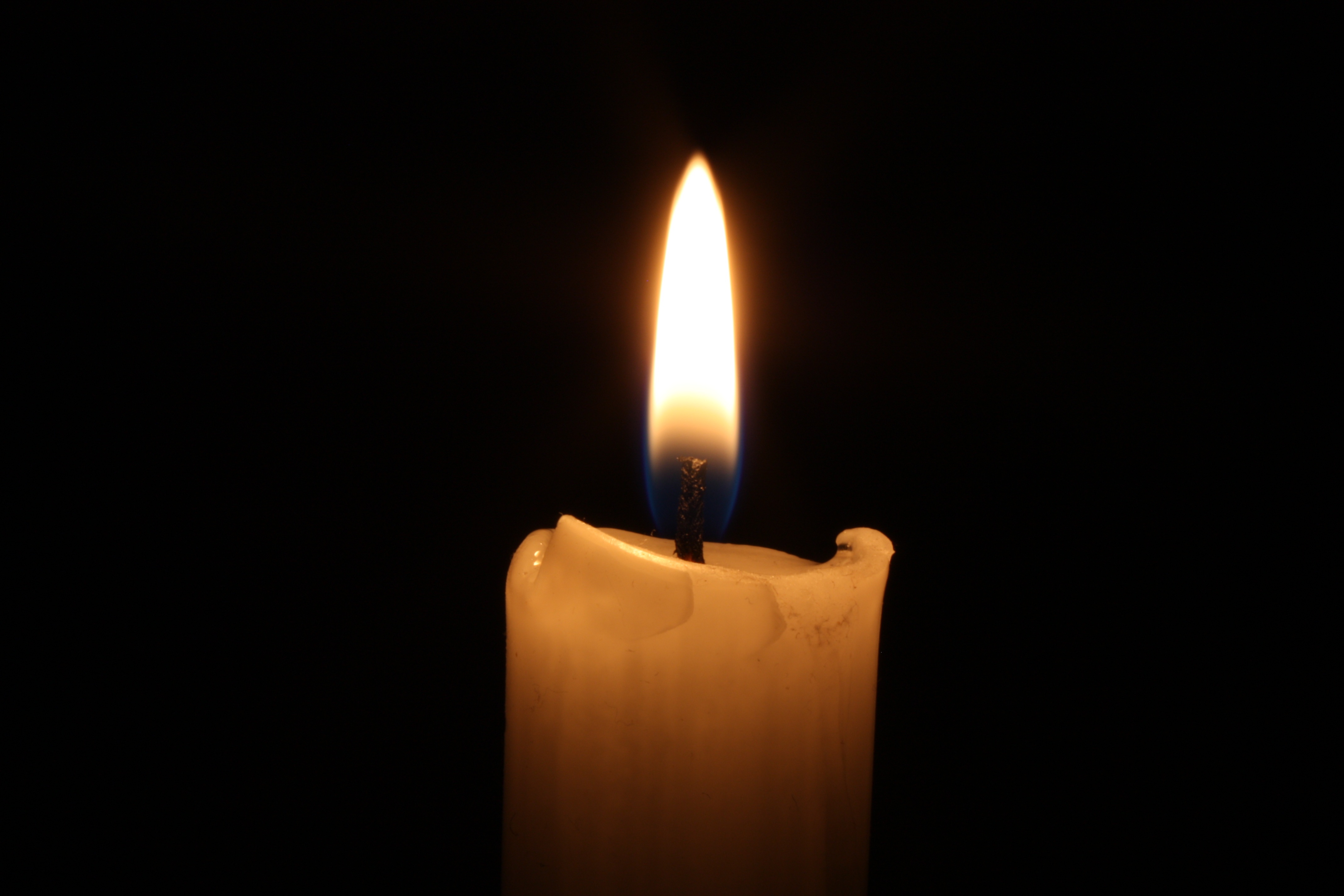 Свеча в честь погибших. Вечная память. Свеча траур. Свеча скорби. Скорбная свеча.
