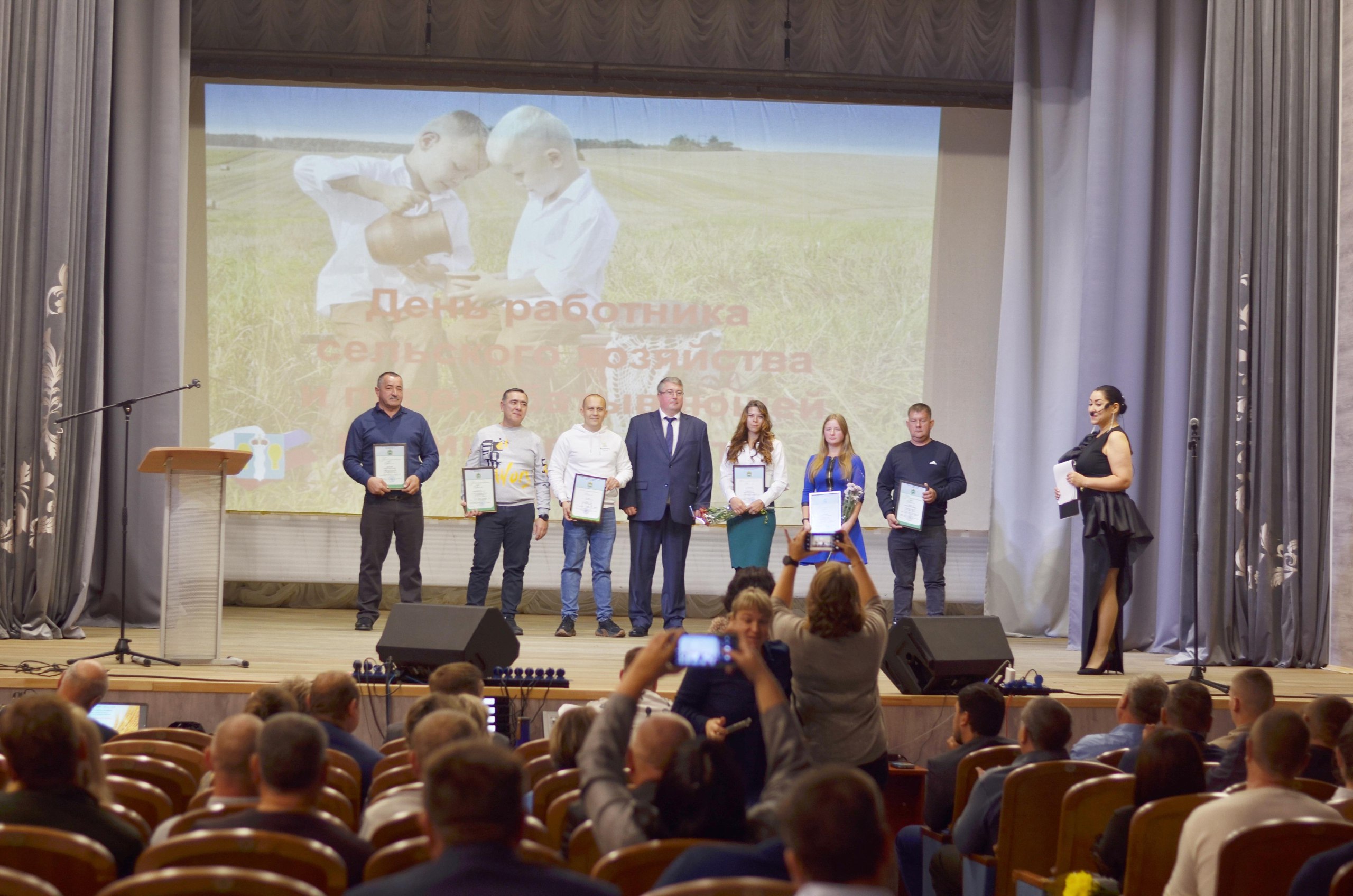 Сегодня состоялось торжественное мероприятие, посвященное &quot;Дню работника сельского хозяйства и перерабатывающей промышленности&quot;..