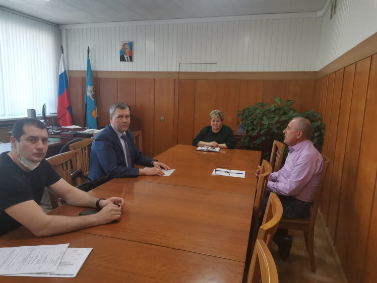 Вчера Глава администрации МР Бадеева Надежда Васильевна провела рабочую встречу с Главным врачом Калужской городской больницы. Вчера Глава администрации МР Бадеева Надежда Васильевна провела рабочую встречу с Главным врачом Калужской городской больницы.