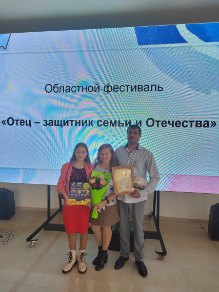 13 медалей «Отцовская доблесть» вручили многодетным папам в Калуге. 13 медалей «Отцовская доблесть» вручили многодетным папам в Калуге.