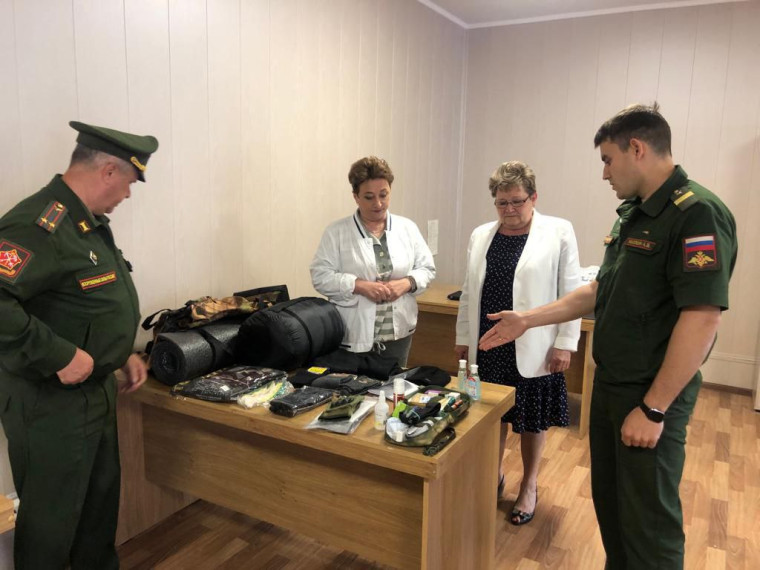 Глава администрации посетила пункт отбора на военную службу.