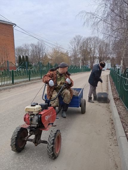 Первый субботник в этом году прошел уже в январе.. Первый субботник в этом году прошел уже в январе..